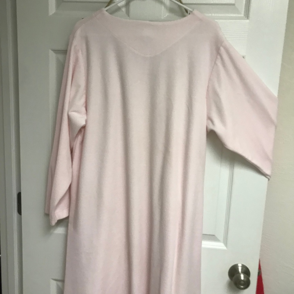 Women’s Robe - Picture 2 of 6